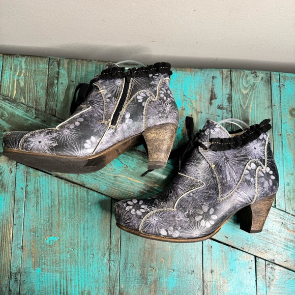 Rovers Womens Size 40 EUR Grey Leather Zip Laces Floral Steampunk Ankle Boots - Picture 12 of 16